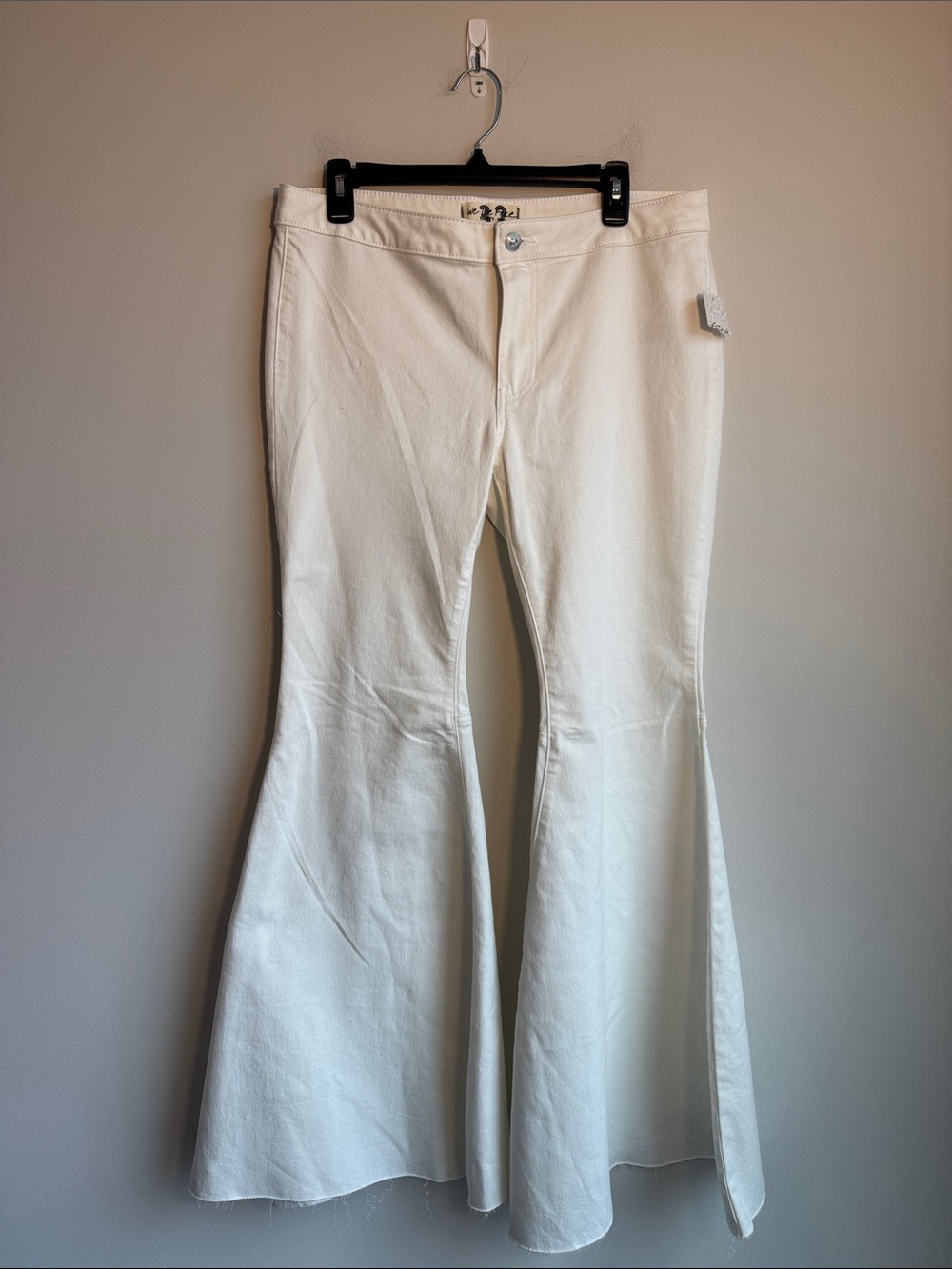 NWT We the Free Float on Flare Jeans in White - 32 - Picture 3 of 8